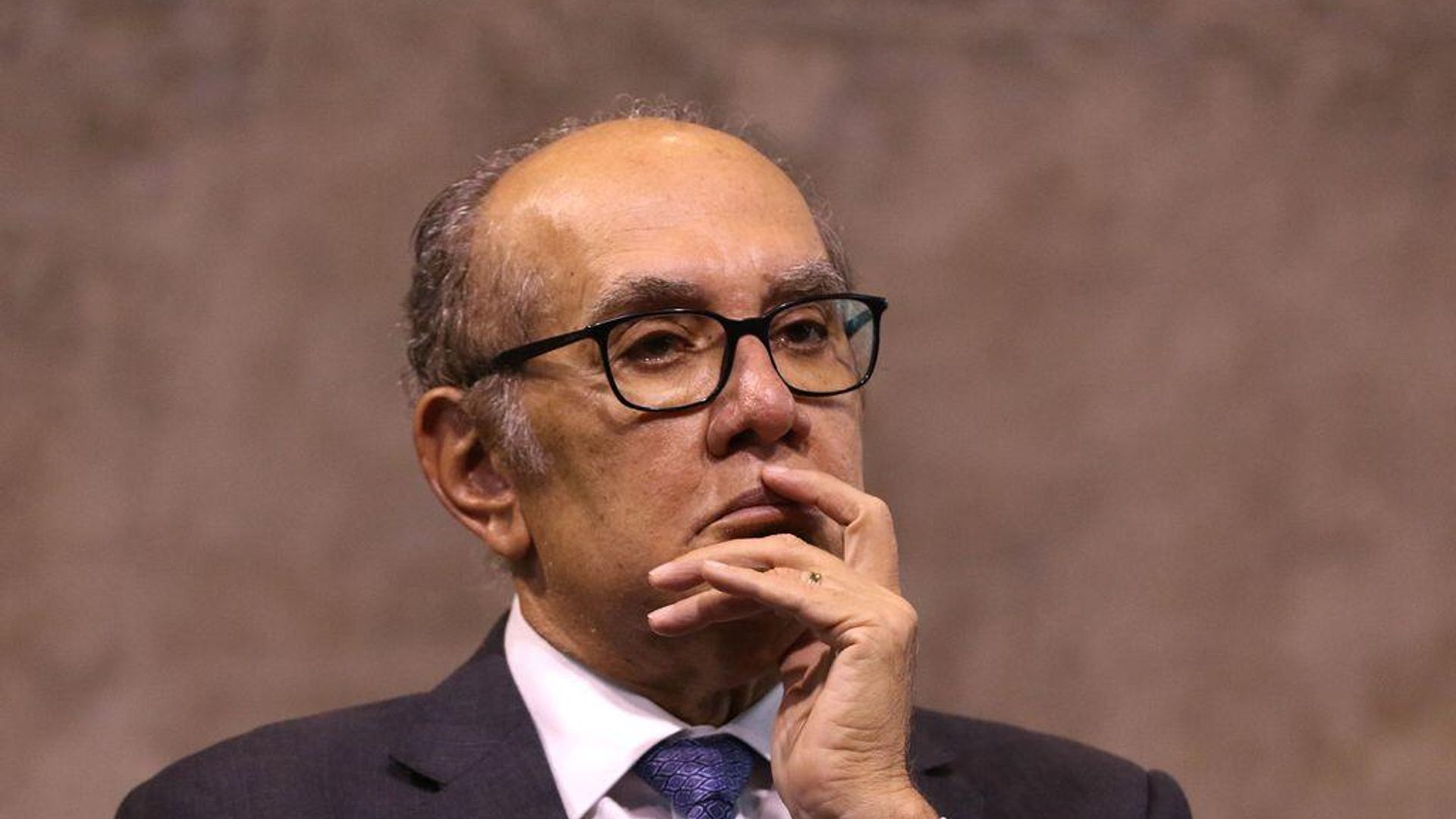 Gilmar Mendes pede suspensão de julgamento de Moraes no caso Master