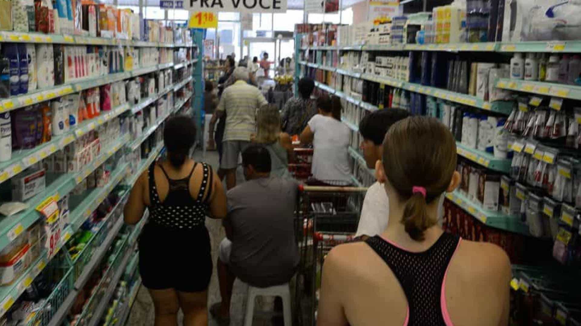 Confiança do empresário do comércio recua 1,1% em julho, aponta CNC