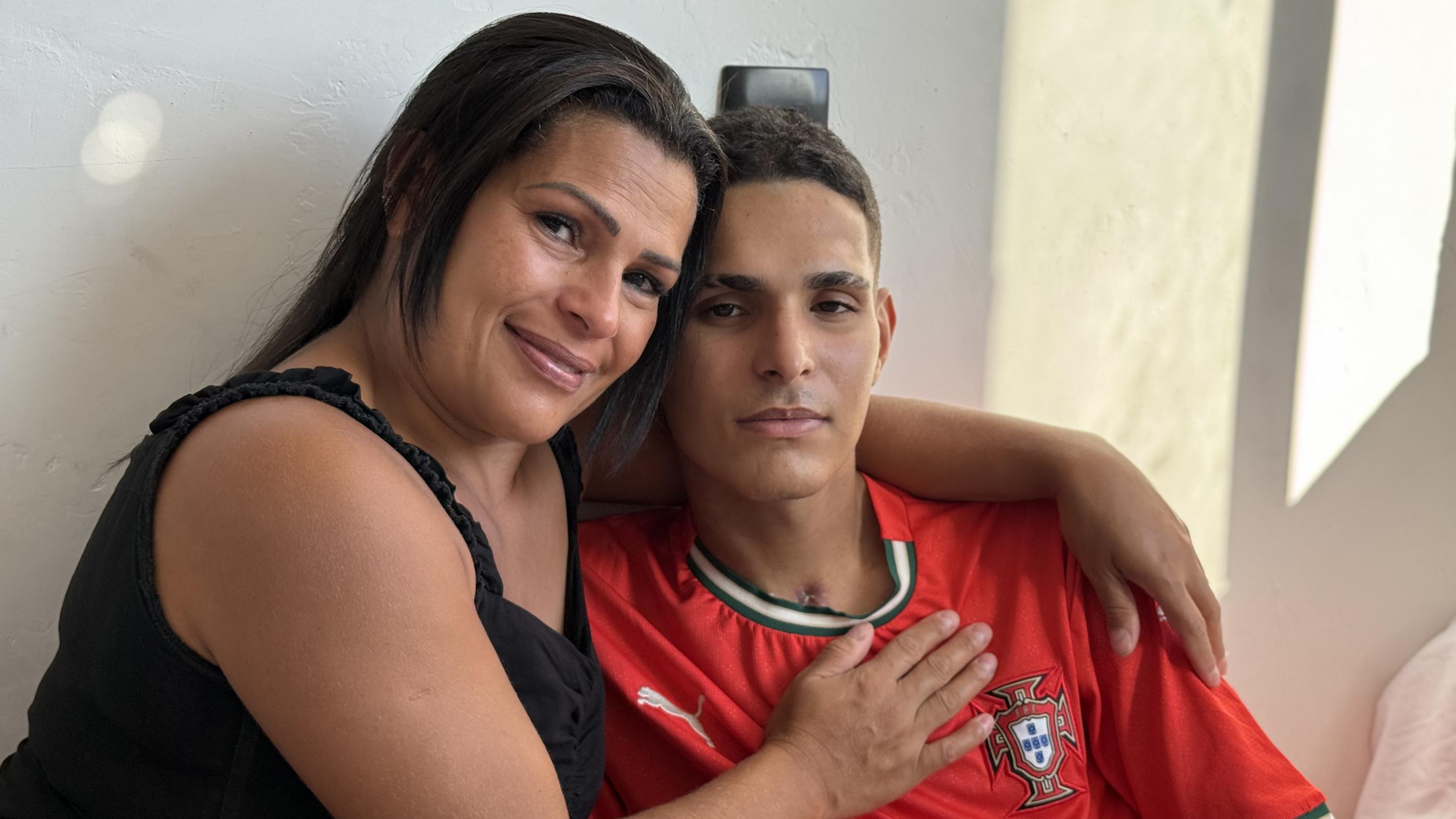 Estudante atropelado a caminho de entrevista de emprego recebe alta em Maceió