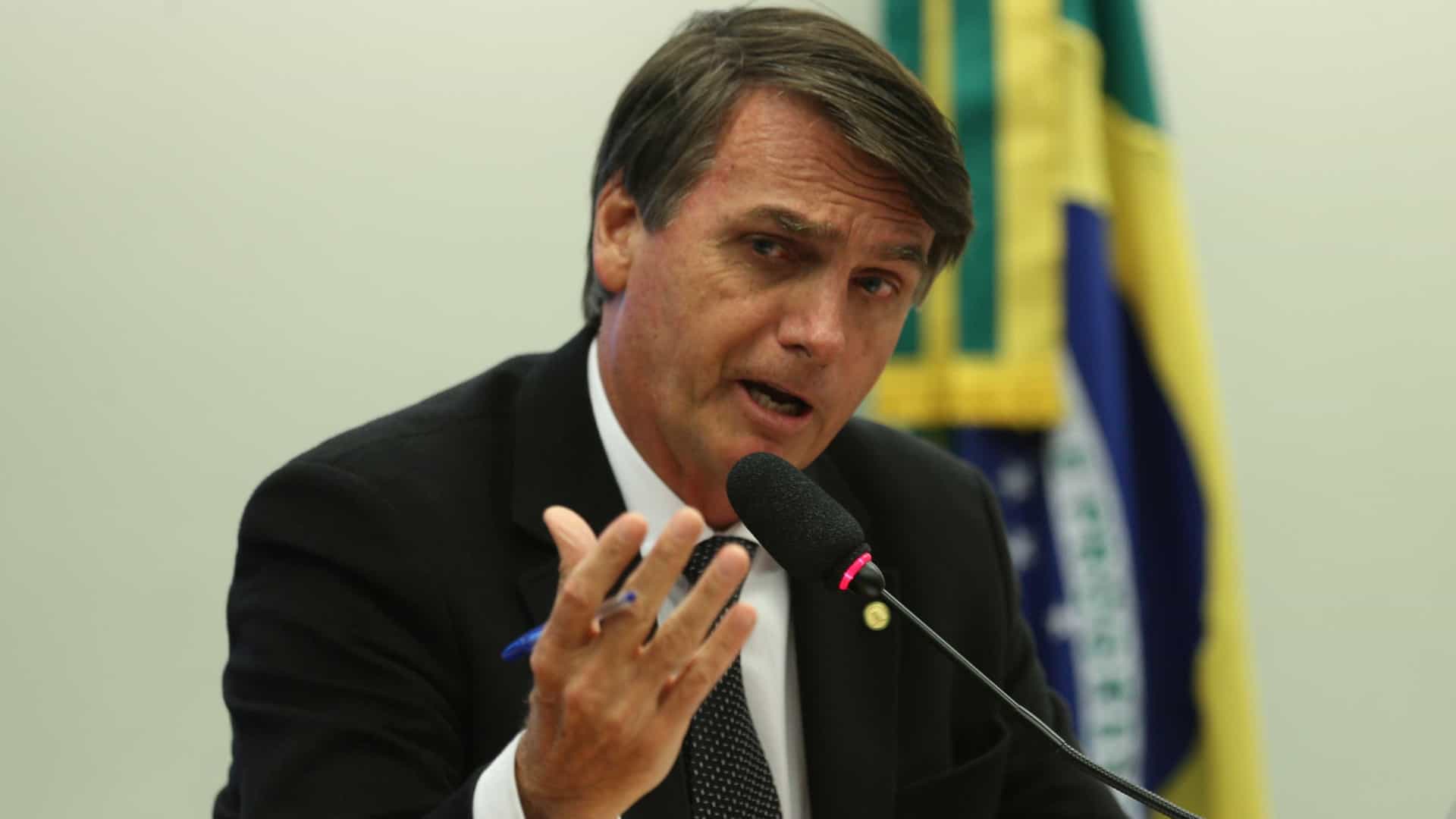 Bolsonaro reage a fala de Huck e cita compra de jatinho