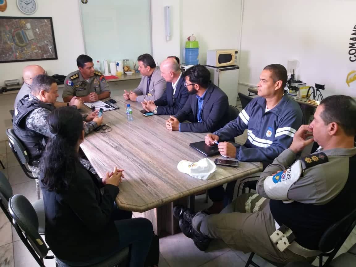 Correios e PM discutem atividade postal em áreas de risco