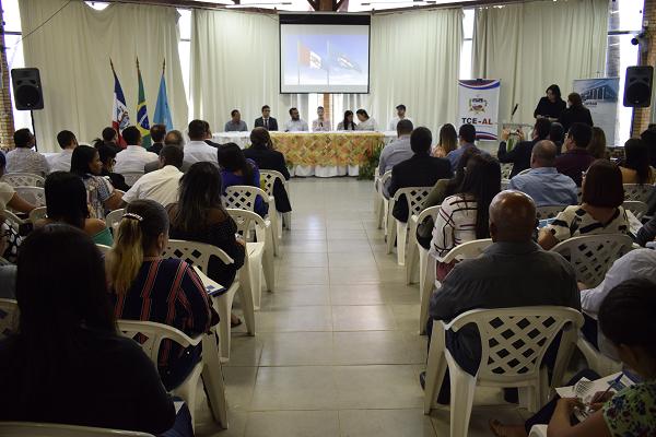 TCE/AL e Escola de Contas realizam jornada de formação e aperfeiçoamento em Japaratinga