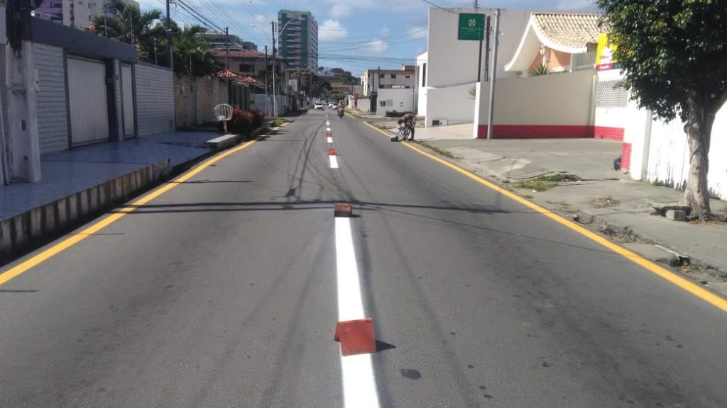 Sinalização horizontal em ruas da Jatiúca recebem requalificação
