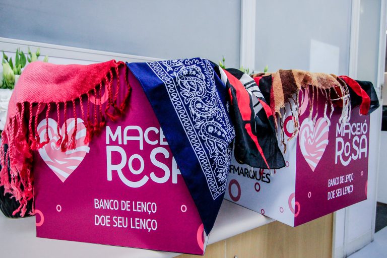 Arrecadação de lenços é a primeira ação da Campanha Maceió Rosa