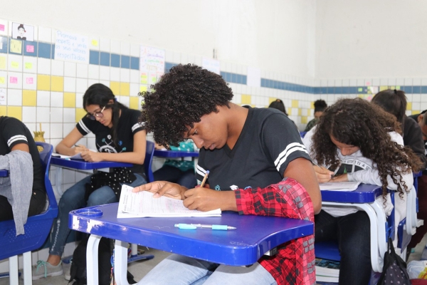 Alunos da rede pública melhoram desempenho escolar