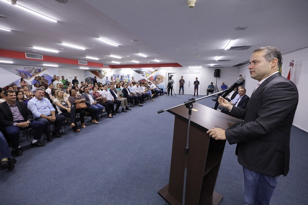 Renan anuncia datas para pagamento do Escola 10