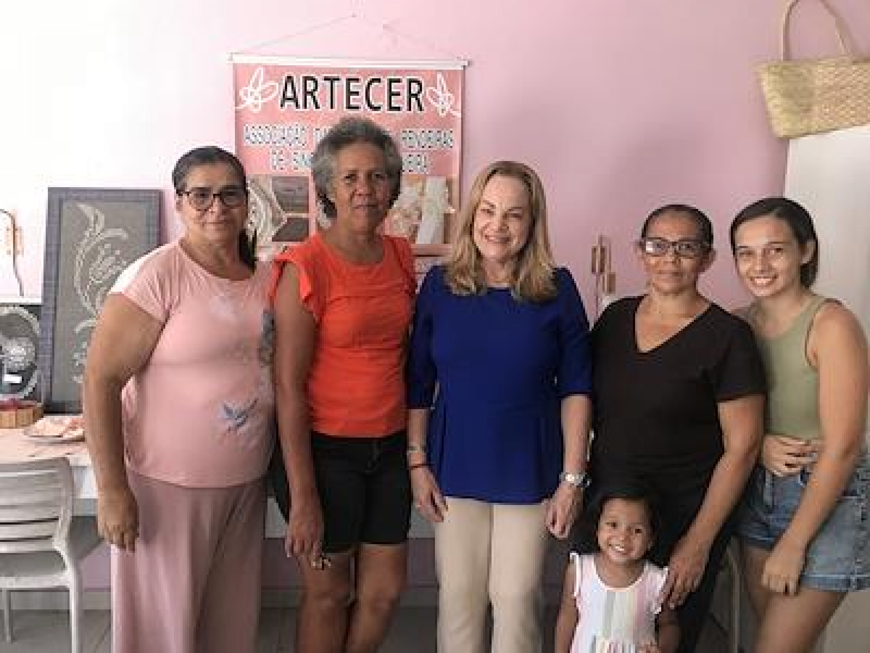 Secretária de Relações Federativas e Internacionais visita artesãos do Alagoas