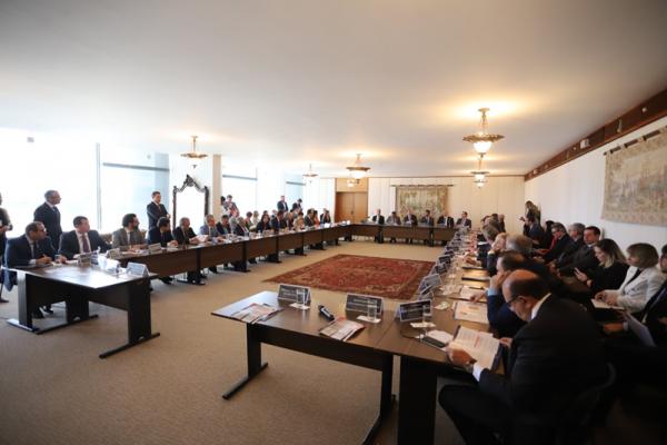 TCs e CNJ discutem estratégias para retomar obras paralisadas