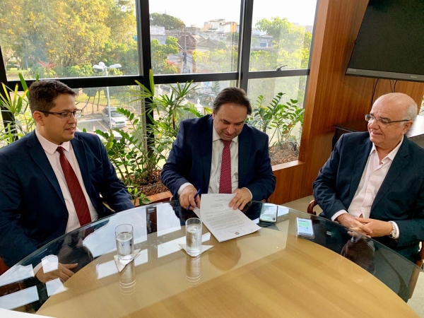 Governo envia à ALE PL que bonifica servidores por resultado do Escola 10