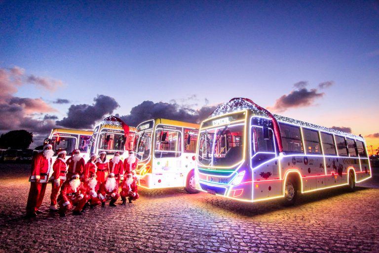 Ônibus natalinos: carreata levará mais cor à orla neste sábado