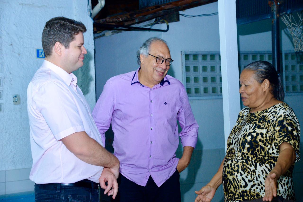 Gabinete do Deputado Davi Filho entrega doações de Natal