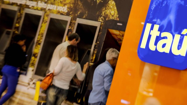 Servidores aposentados da Prefeitura de Maceió devem abrir conta-salário no Itaú até dia 10