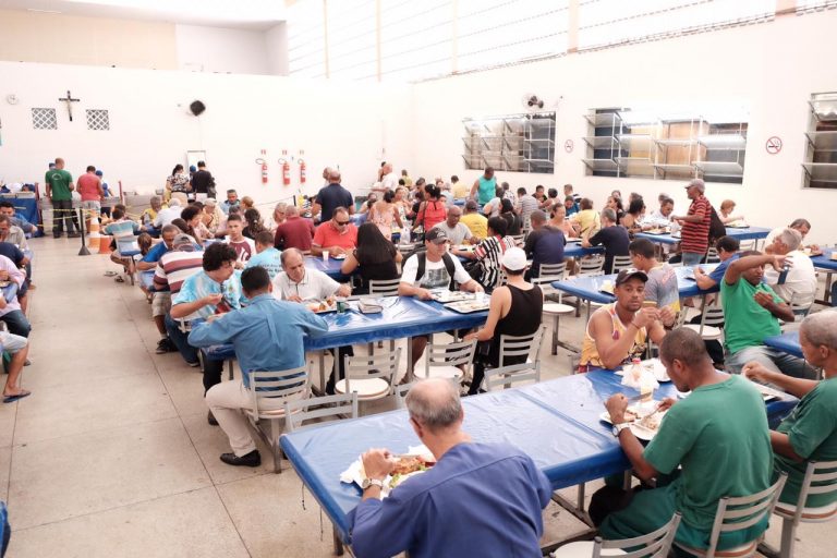 Restaurante Popular funciona normalmente na véspera de Réveillon