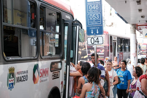 Moradores tentam impedir reajuste na tarifa de ônibus com abaixo-assinado