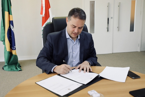 Governador sanciona lei que regionaliza abatedouros em AL