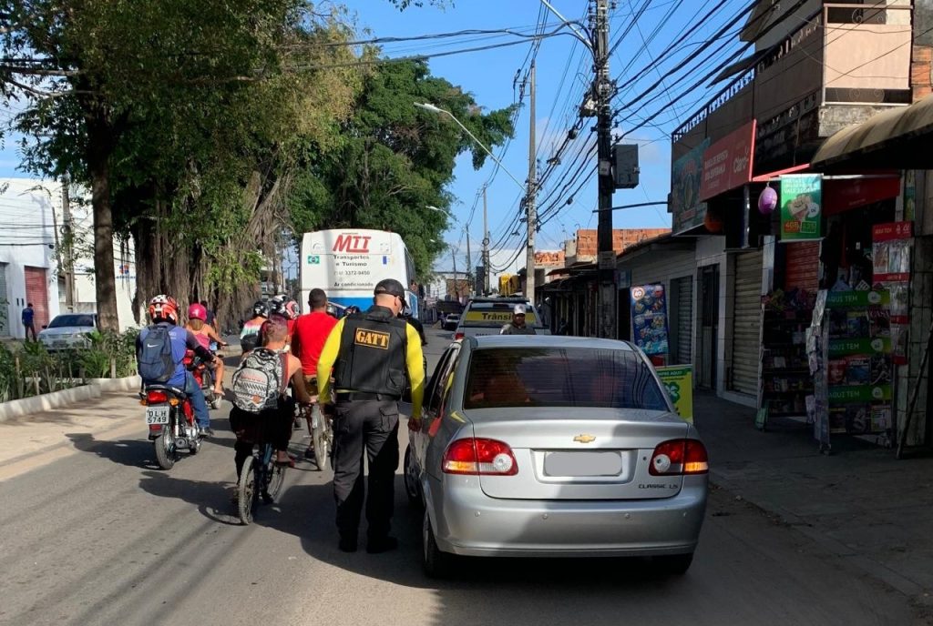 Fiscalização combate transporte clandestino e veículos irregulares