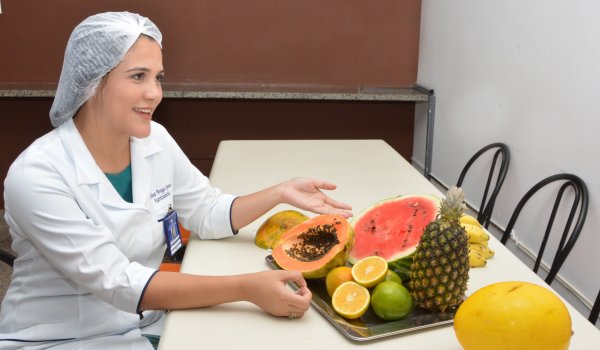 Nutricionista dá dicas de alimentos que devem ser priorizados no Verão