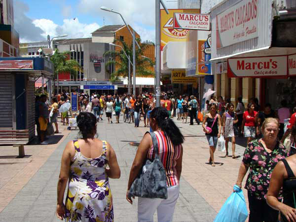 Com festejos de final de ano, consumo subiu 2,1% em dezembro