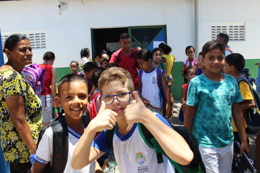 Ano letivo 2020 começa em 81 escolas nesta segunda-feira