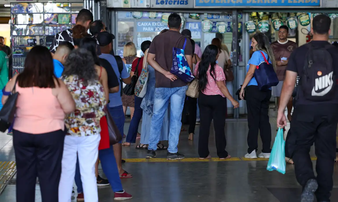 Mega-Sena acumula e prêmio vai a R$ 7,5 milhões no próximo sorteio