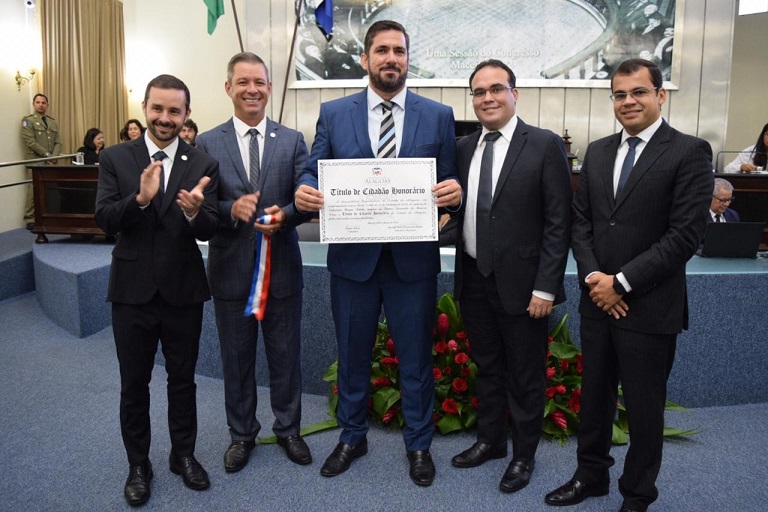 De direita, novo cidadão honorário de AL pode disputar prefeitura da capital