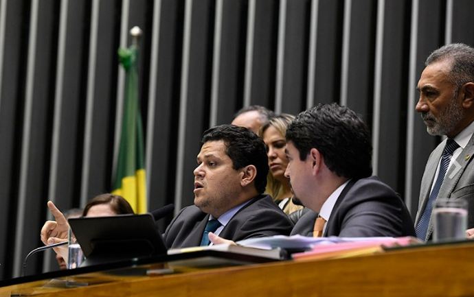 Votação de veto a orçamento impositivo é adiado e sessão acontece nesta quarta-feira (4)