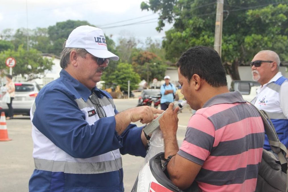 Álcool em gel pode interferir em teste do bafômetro, entenda