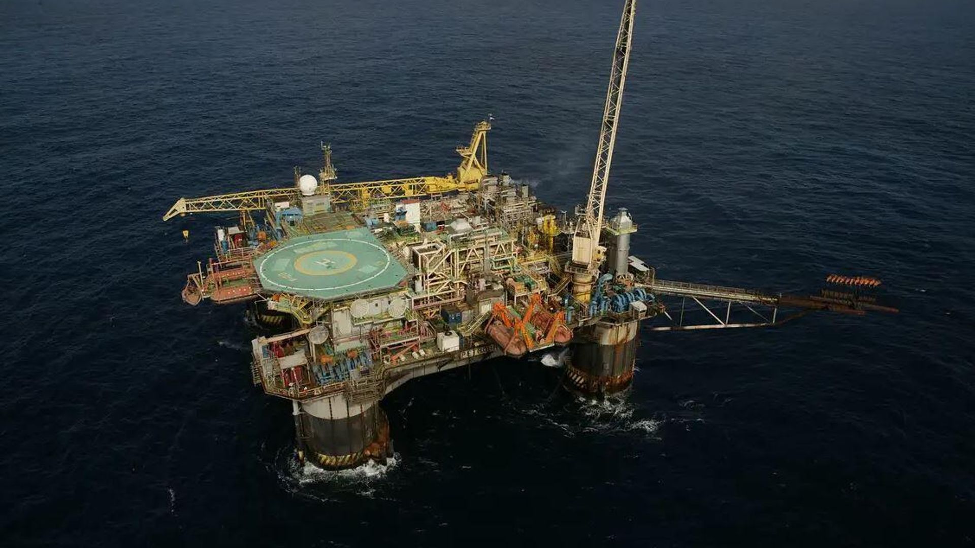 Petrobras quase dobra lucro no 2º trimestre de 2026 em meio a tensões
