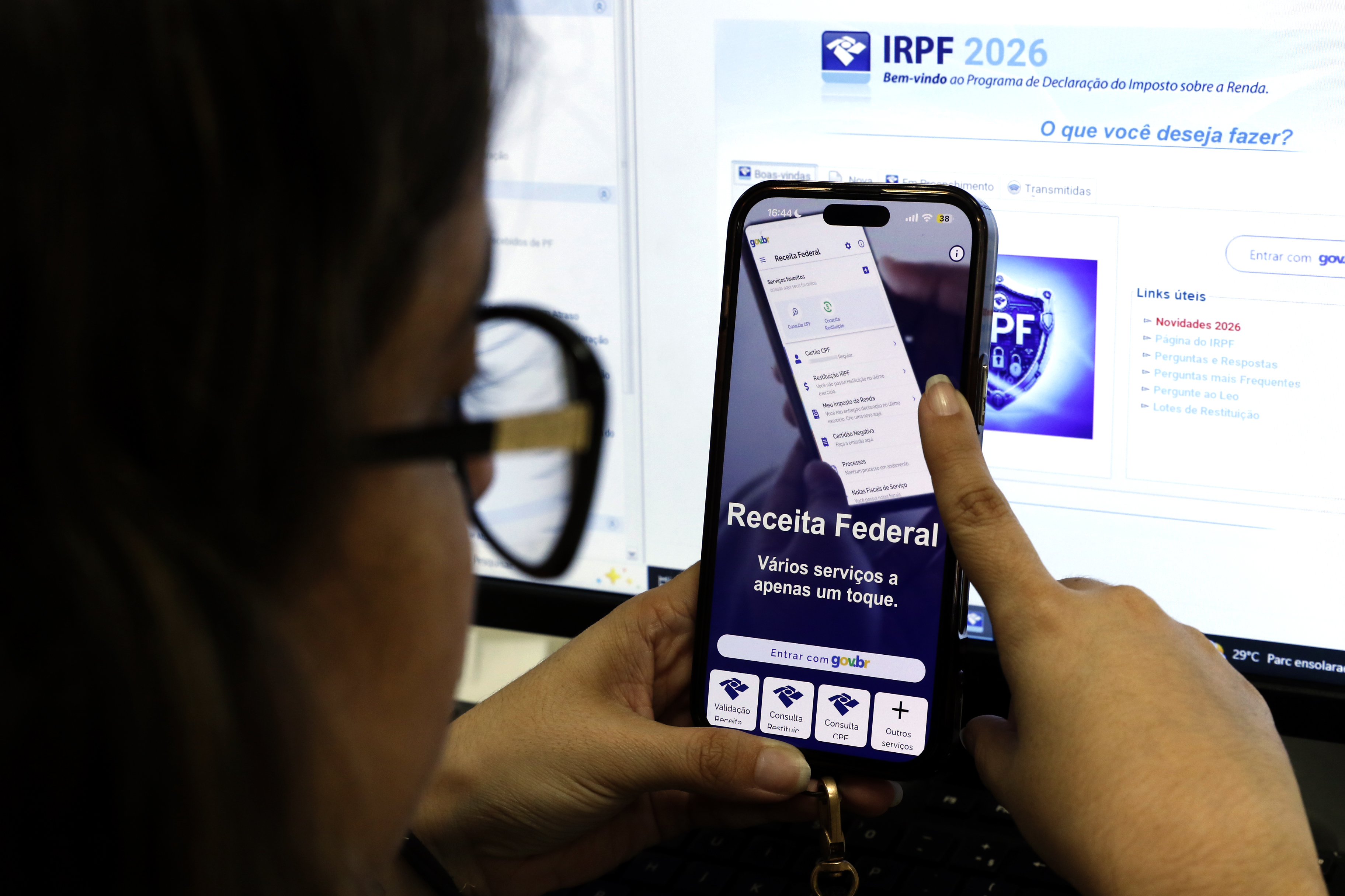 Receita Federal paga terceiro lote de restituição do IR 2026 nesta sexta-feira