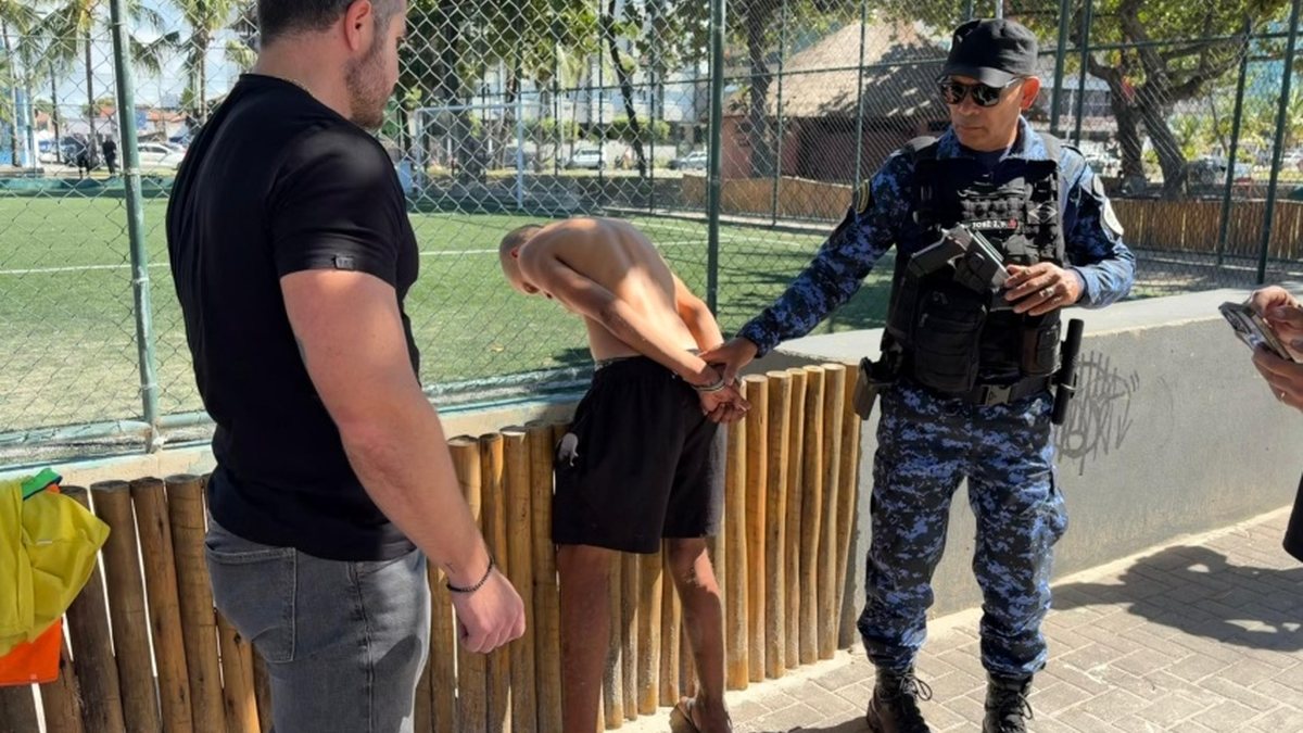 Suspeito de ameaçar pessoas com faca e tráficar na orla é preso em Maceió