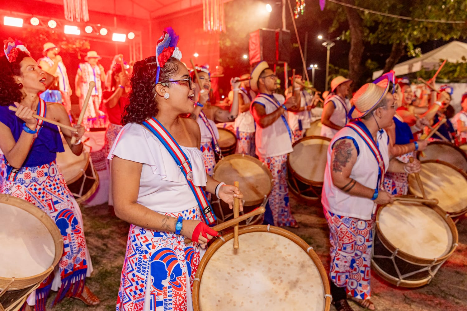 Maracatu Baque Alagoano homenageia Mestra Branca no Festival da Cultura Popular