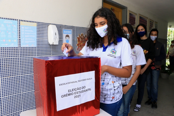 Educação: estudantes participam das eleições dos Grêmios Estudantis