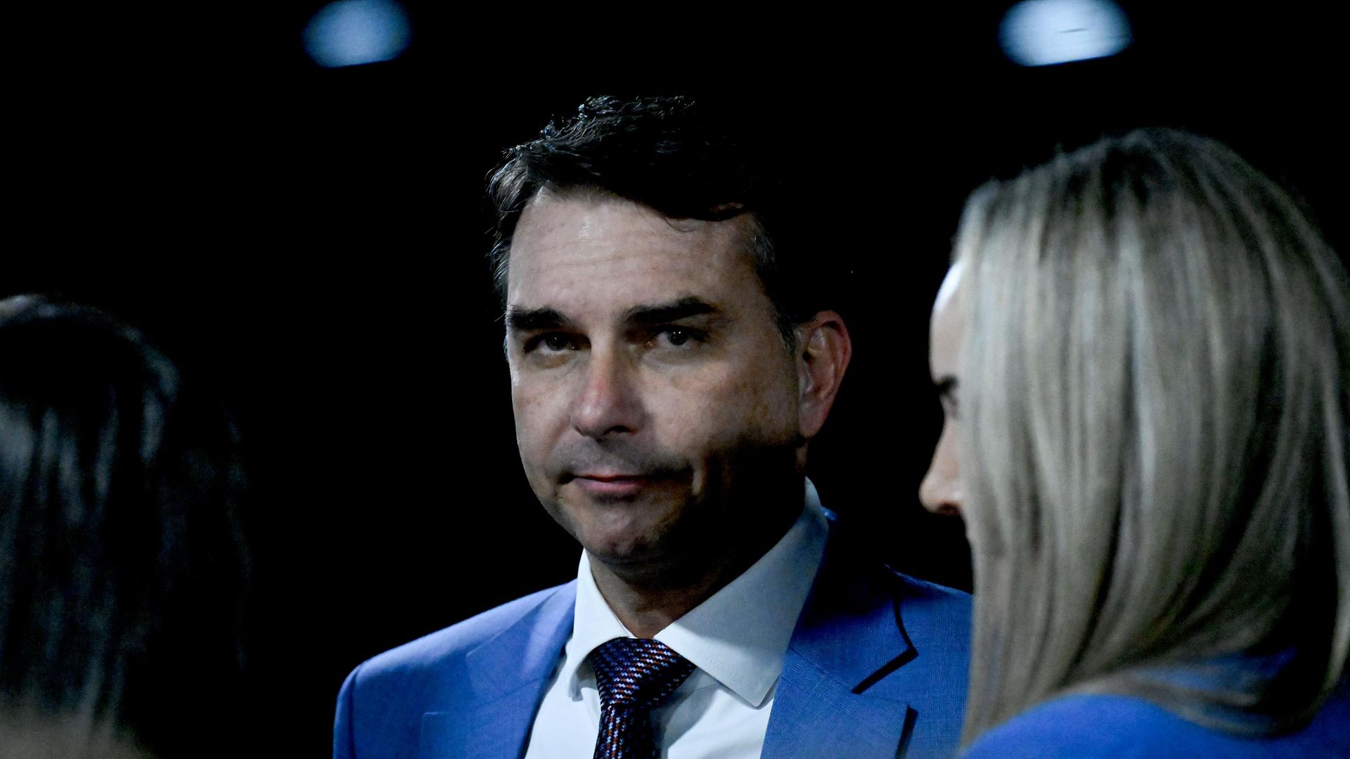 'Da nossa parte, está tudo página virada', diz Flávio Bolsonaro sobre caso Dark Horse