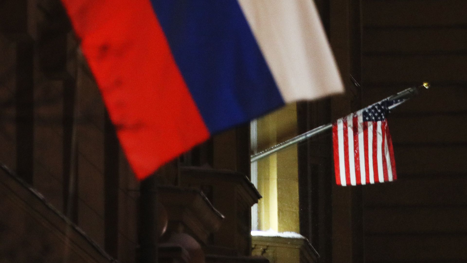 Ações de Trump indicam tentativa de reaproximação com a Rússia, diz jornal