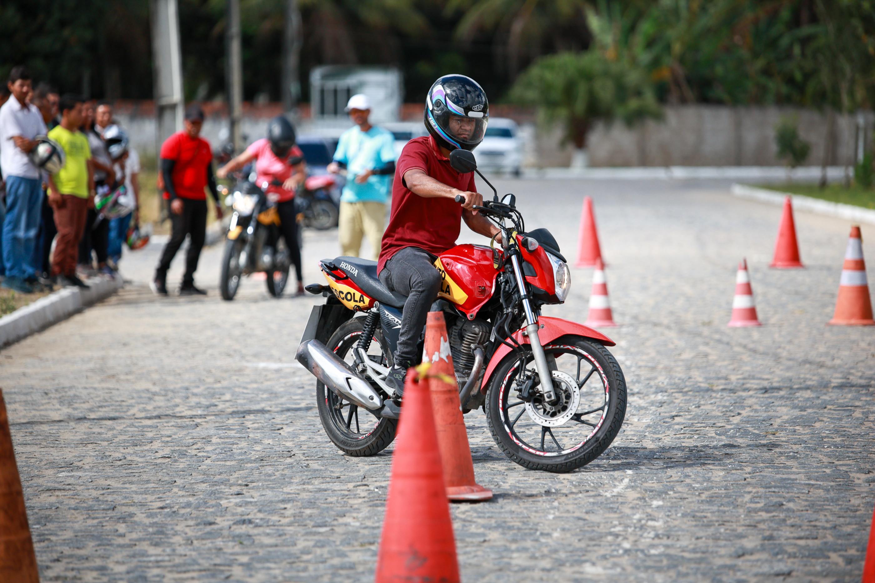 Detran abre 375 vagas extras para exame prático de moto em Alagoas