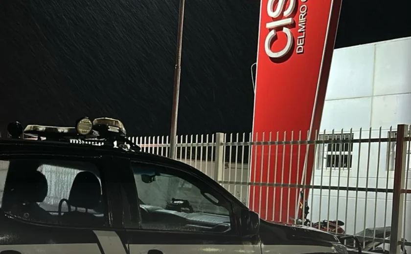 Pai e filho são presos em Delmiro Gouveia por crimes distintos