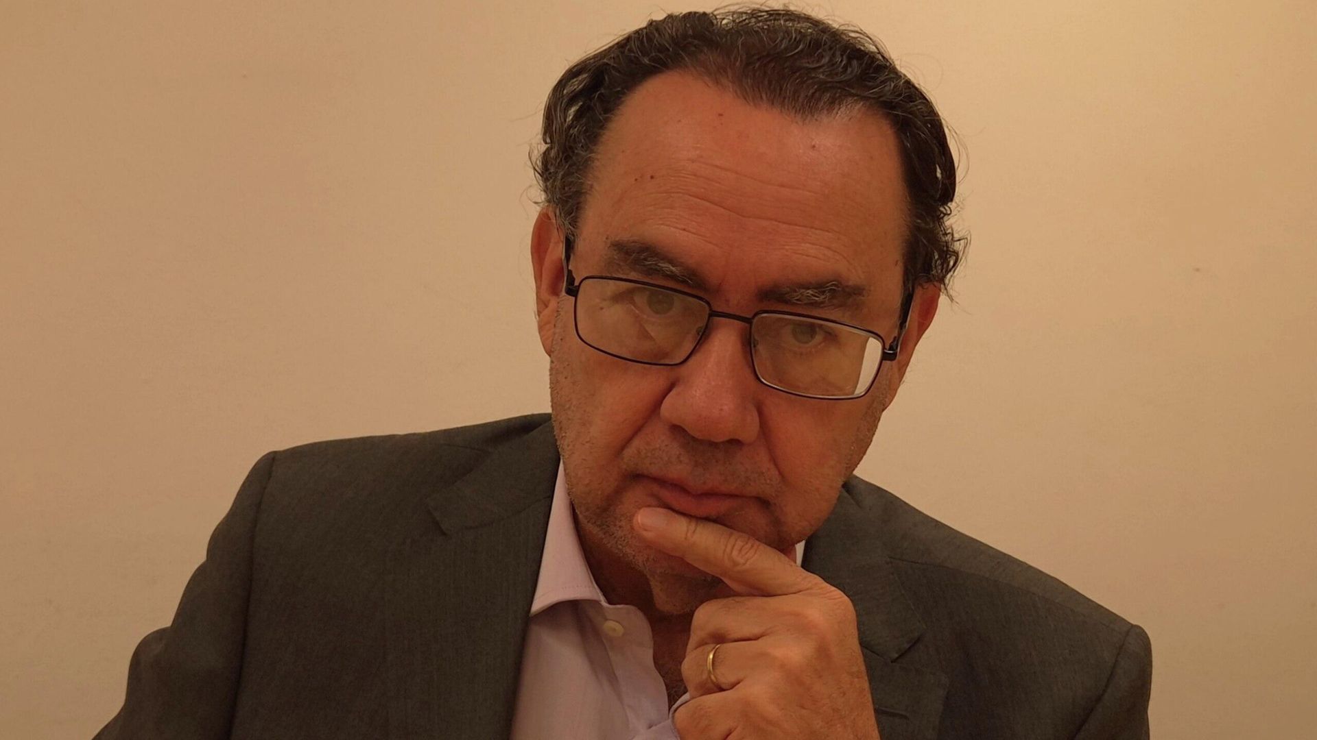 Augusto Cury cobra explicações de Moraes e sugere que ministro deixe o STF