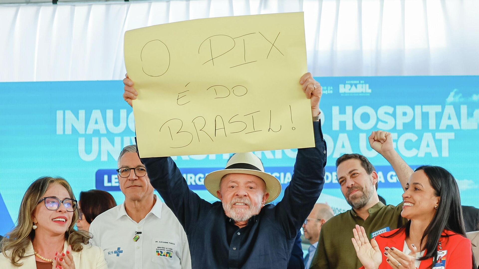 Tarifaço dos EUA agita cenário político e impacta eleições no Brasil