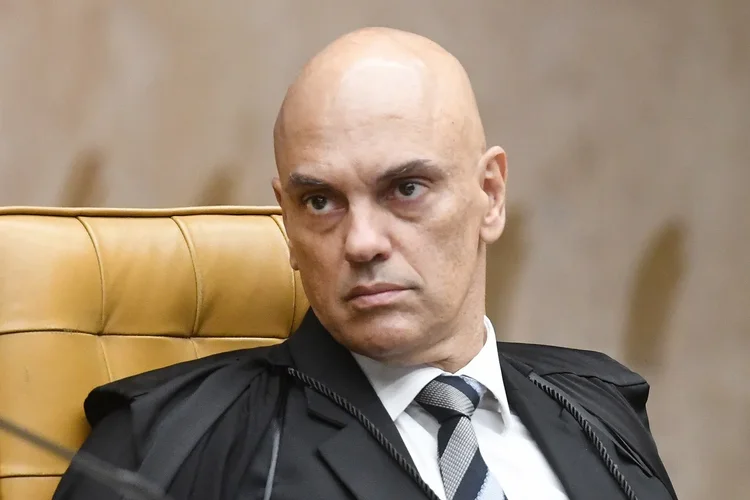 Oposição consegue 41 assinaturas e pede impeachment de Moraes