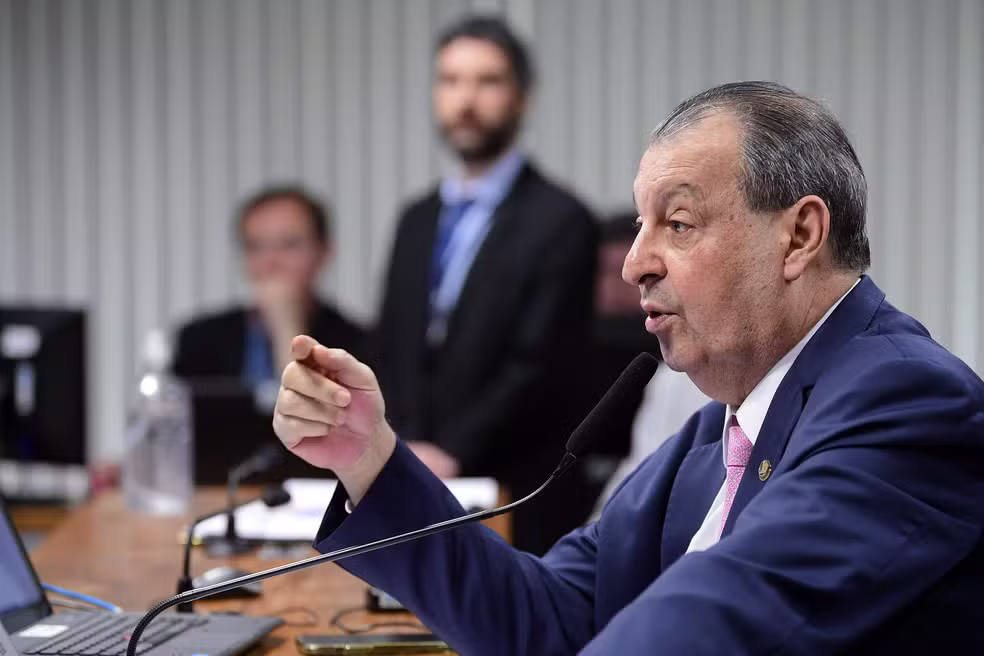 Aziz mantém relatório da PEC do fim da 6x1 para acelerar votação