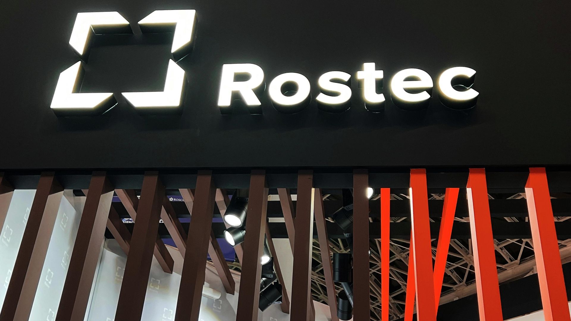 Rostec apresenta drones Saturn com inteligência artificial embarcada