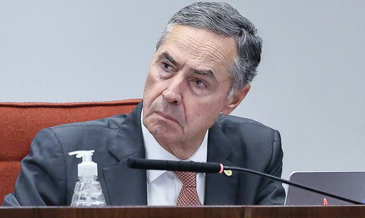 Ministro Luis Roberto Barroso anuncia aposentadoria do STF