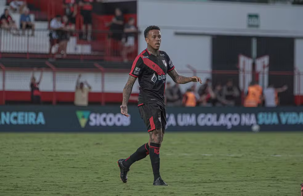 Luizão rescinde contrato com o Atlético-GO e deve reforçar o CRB
