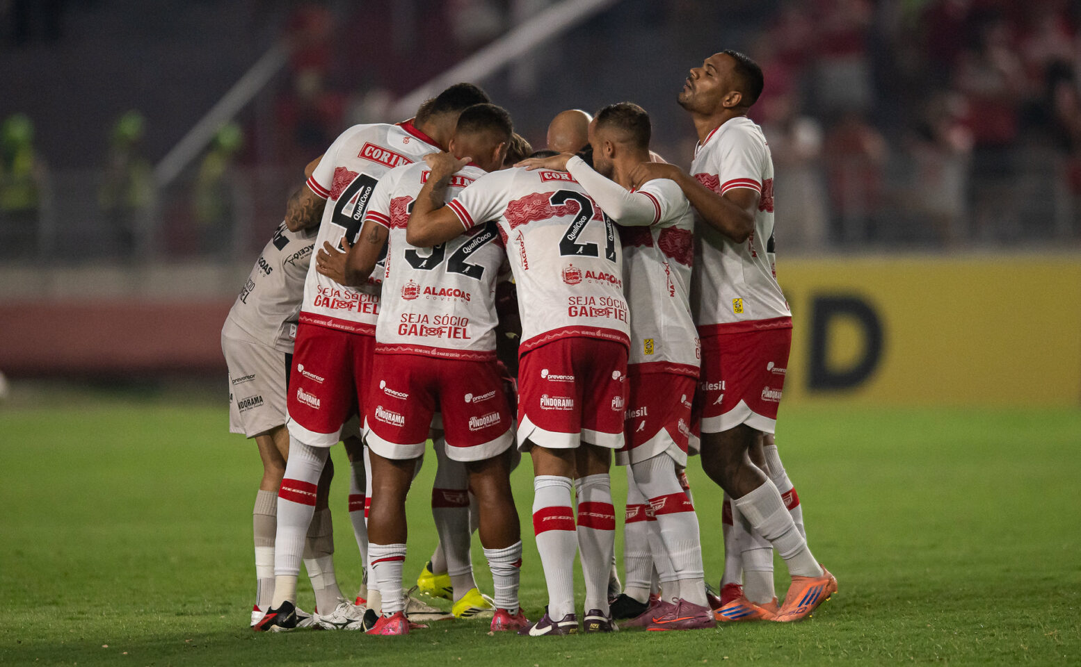 Árbitro detalha na súmula expulsão de Mikael após gol do CRB no CSA