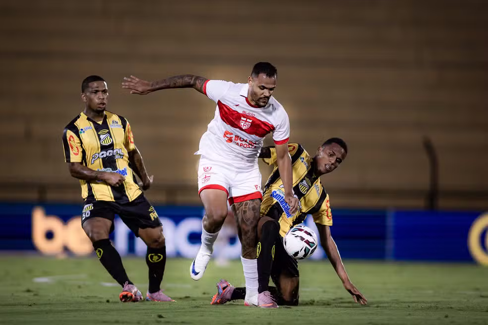 CRB mira vaga no G-6 da Série B em agosto com cinco jogos decisivos