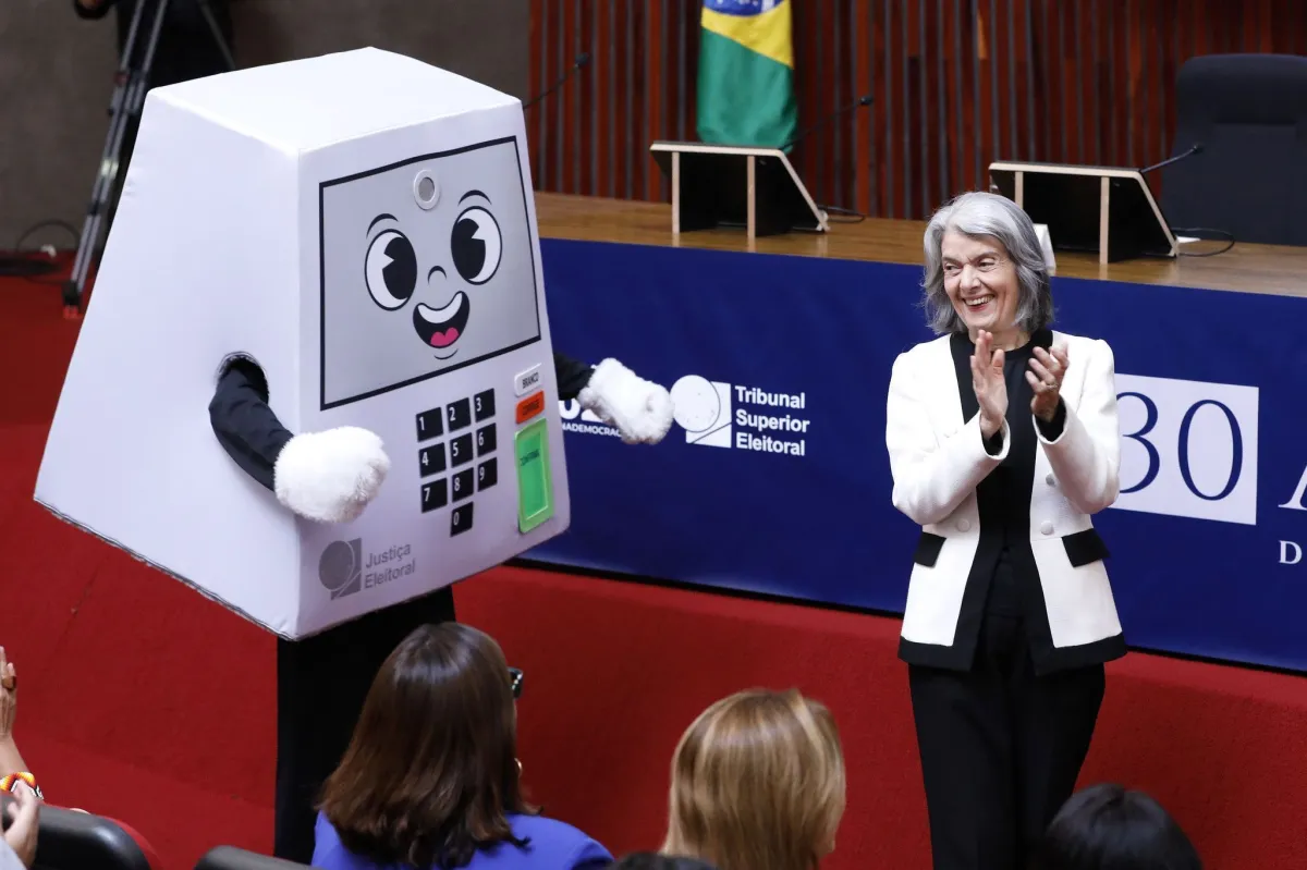 TSE apresenta Pilili, mascote criado para celebrar 30 anos da urna eletrônica