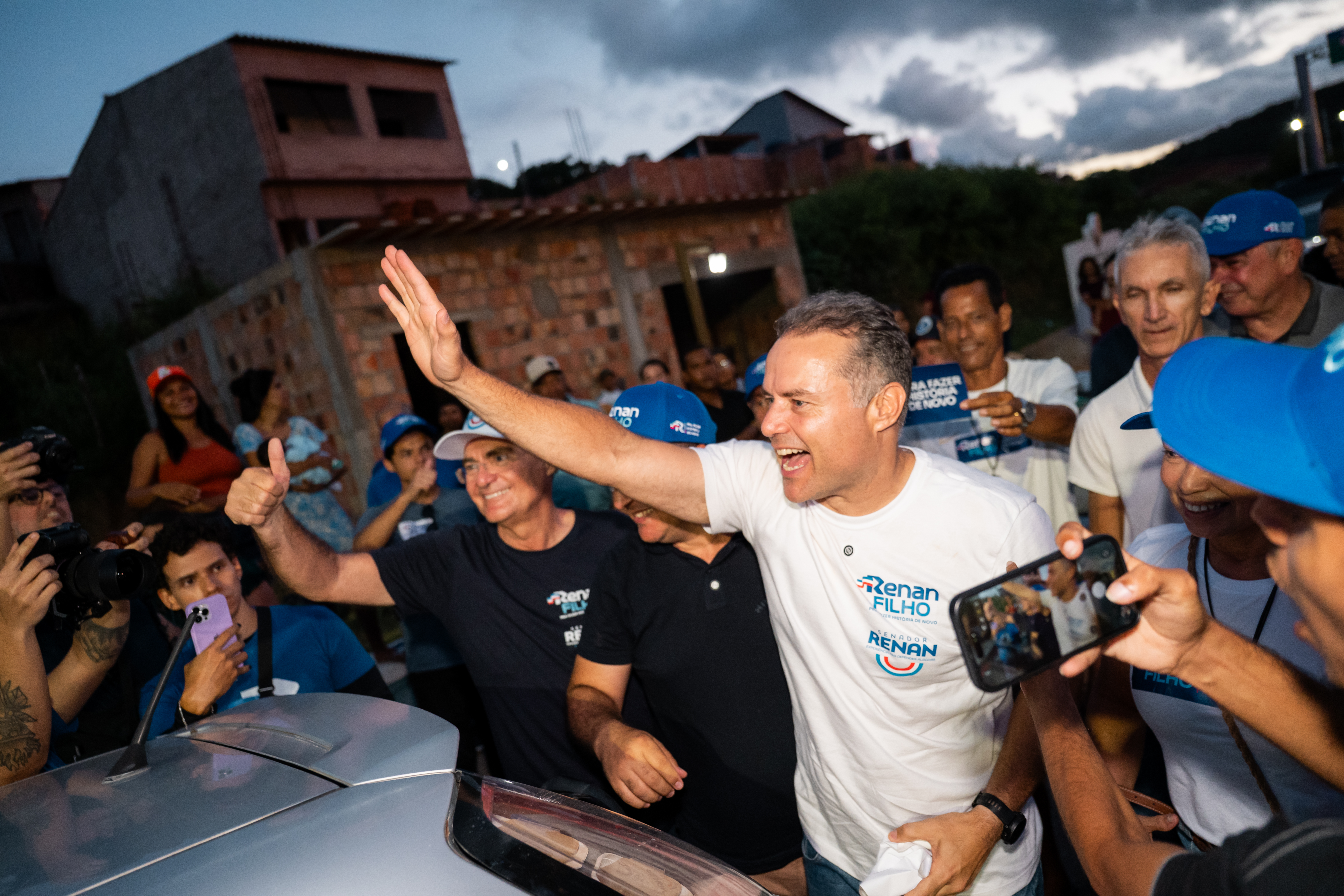 Caravana de Renan encerra agenda no litoral norte com forte mobilização