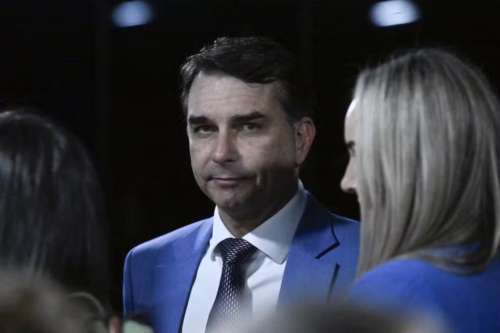 Quaest: Flávio Bolsonaro perde apoio entre jovens, mulheres e evangélicos
