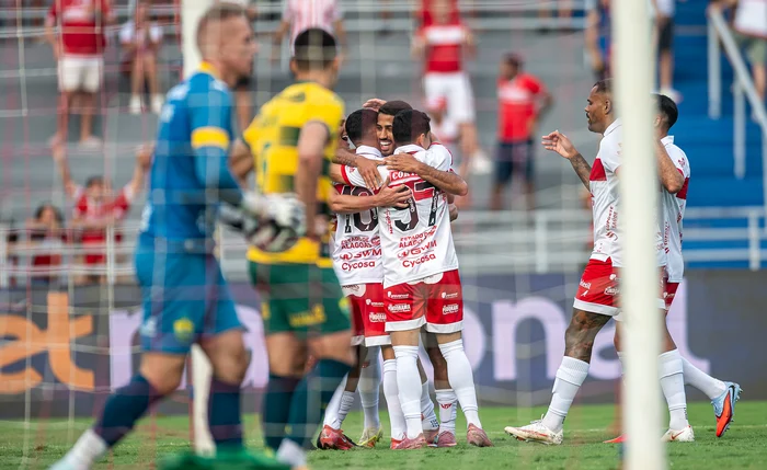 Técnico revela gastroenterite em 11 jogadores antes de jogo contra CRB