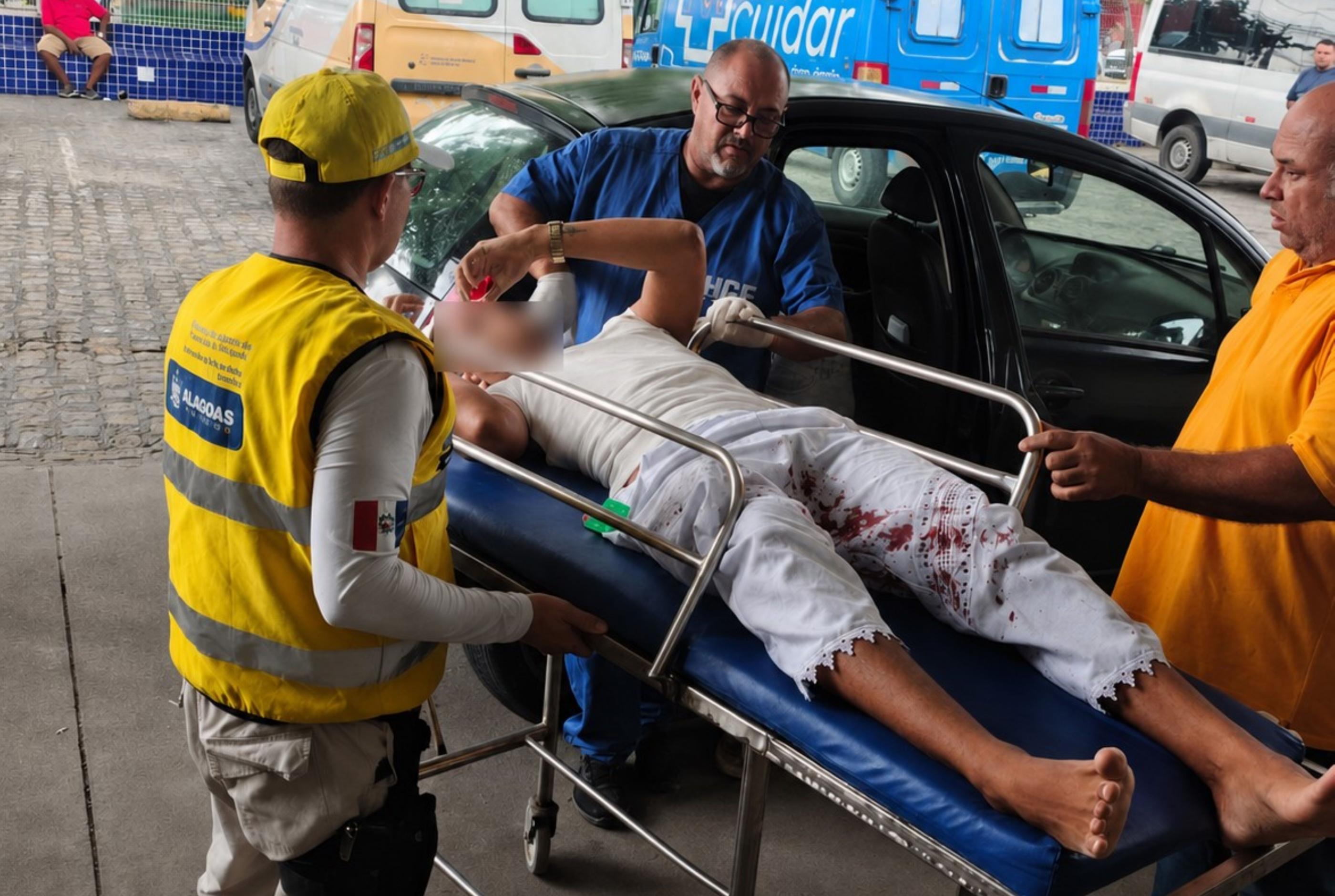 Ronda no Bairro escolta jovem baleado no Poço até o HGE